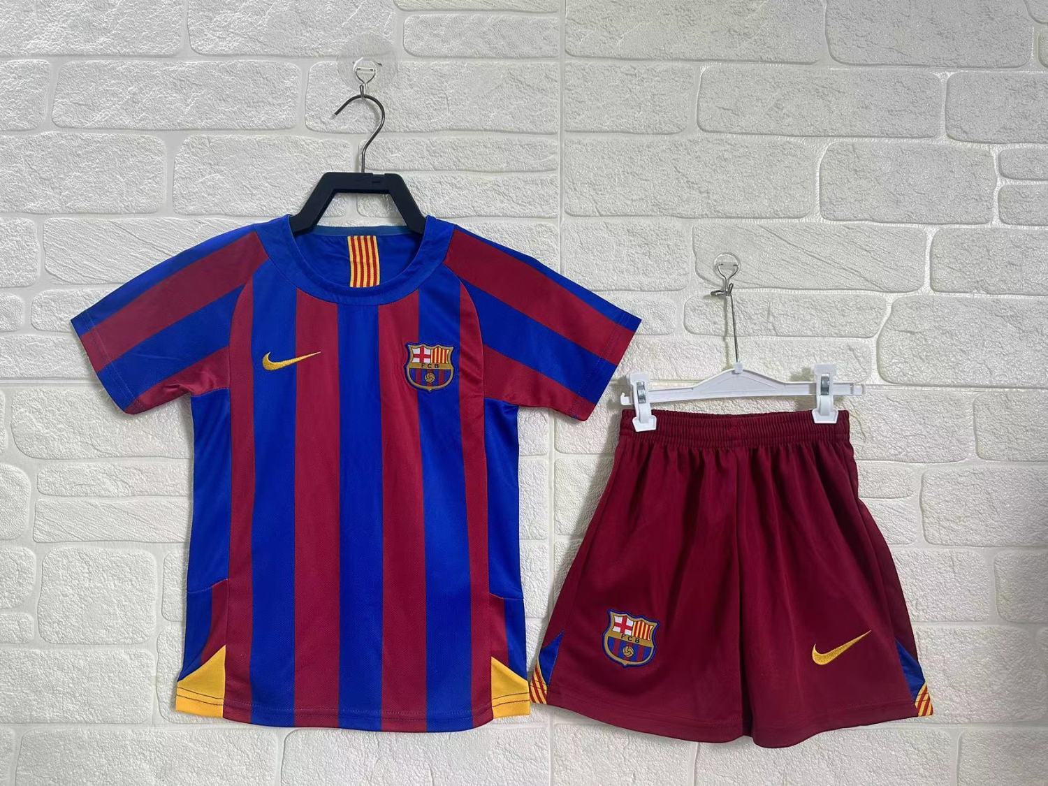 Barcelona Home Retro Kids Suit 2005/06